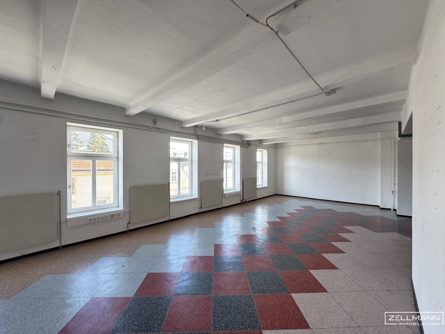 Spacious storage and office space in Wien 23: Your chance for space for success | ZELLMANN IMMOBILIEN