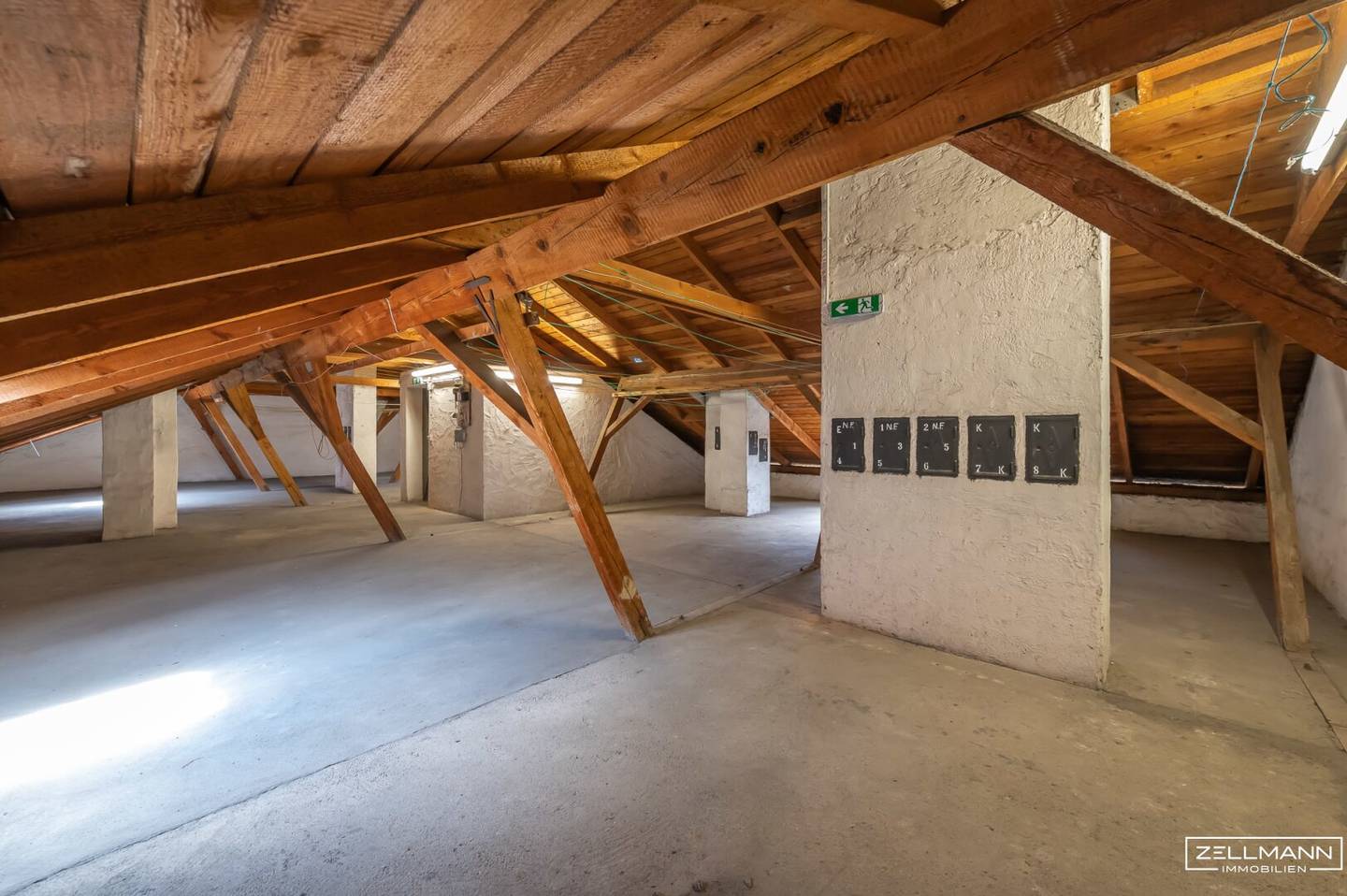 Wohnung mit Rohdachboden Aufstockungspotenzial