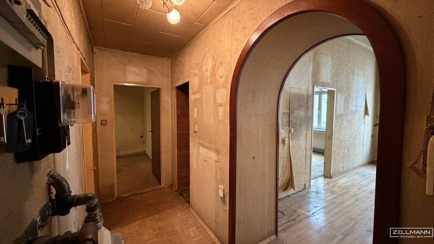 Sanierungsbedürftige Altbauwohnung mit Entwicklungspotenzial