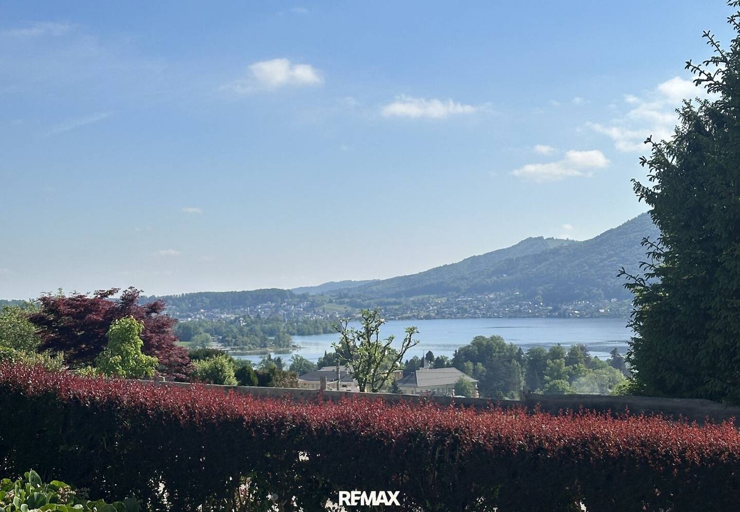 Single-family home Altmünster lake view