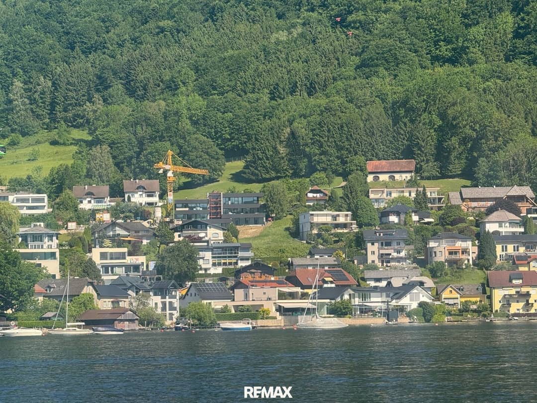 Hausansicht vom See
