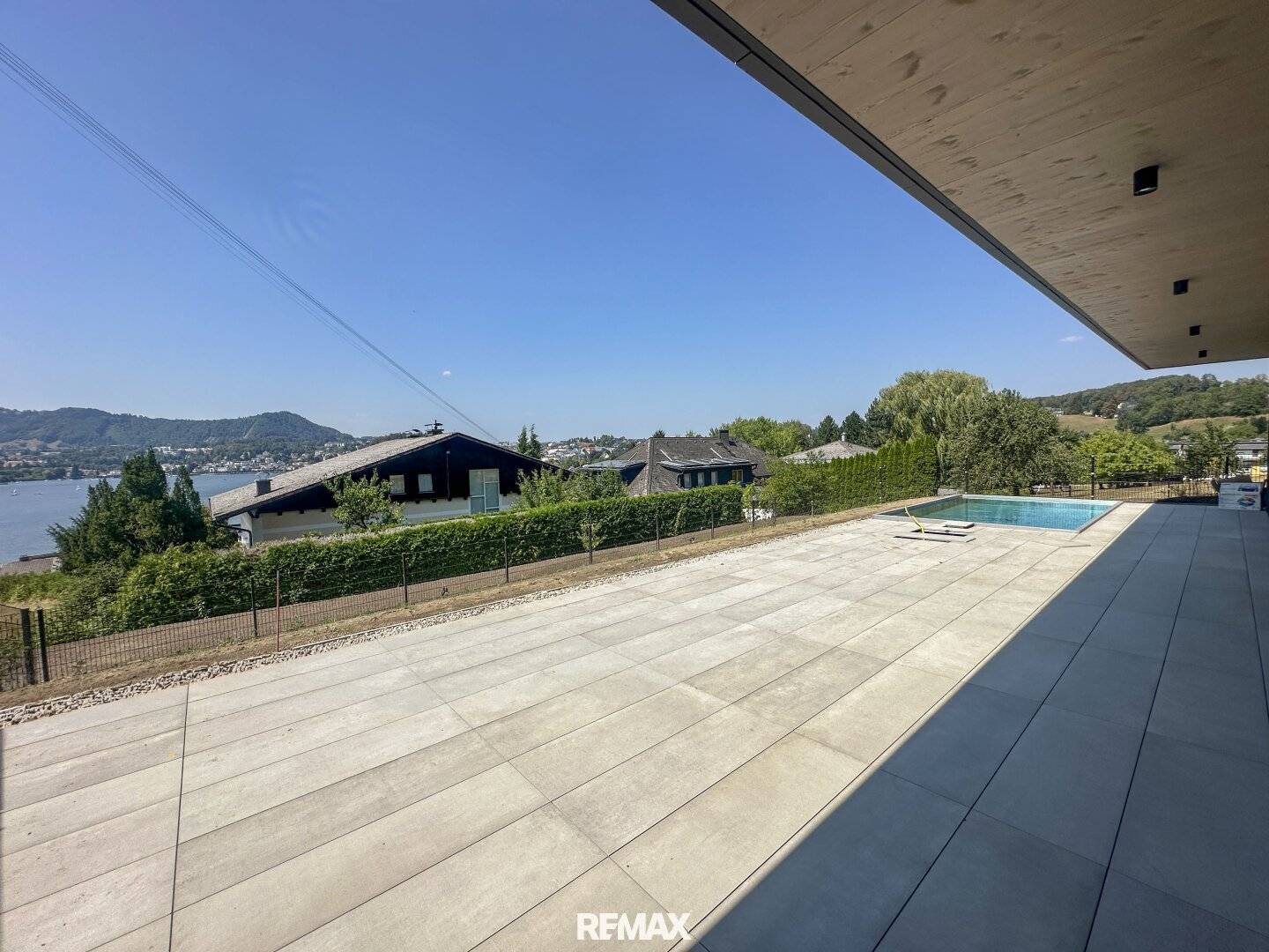 Apartment on sunny hillside with view and pool