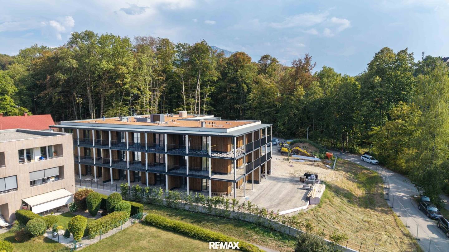 New build apartment by the Traun with terrace