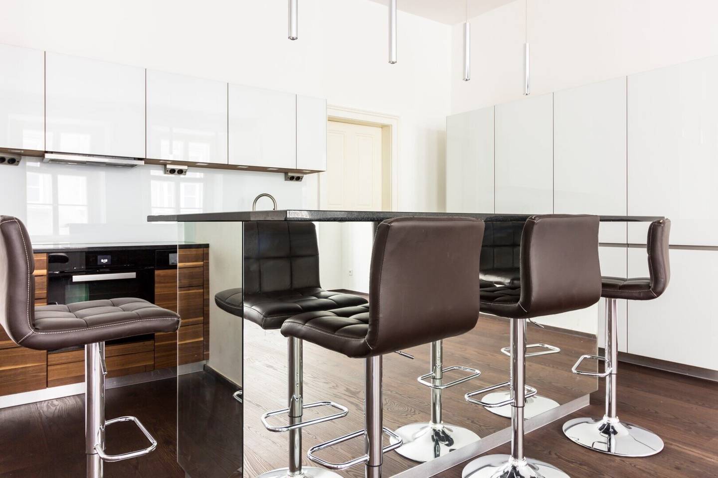 Elegant apartment on one floor in a quiet top location near Stephansplatz - Residential use Office Practice possible