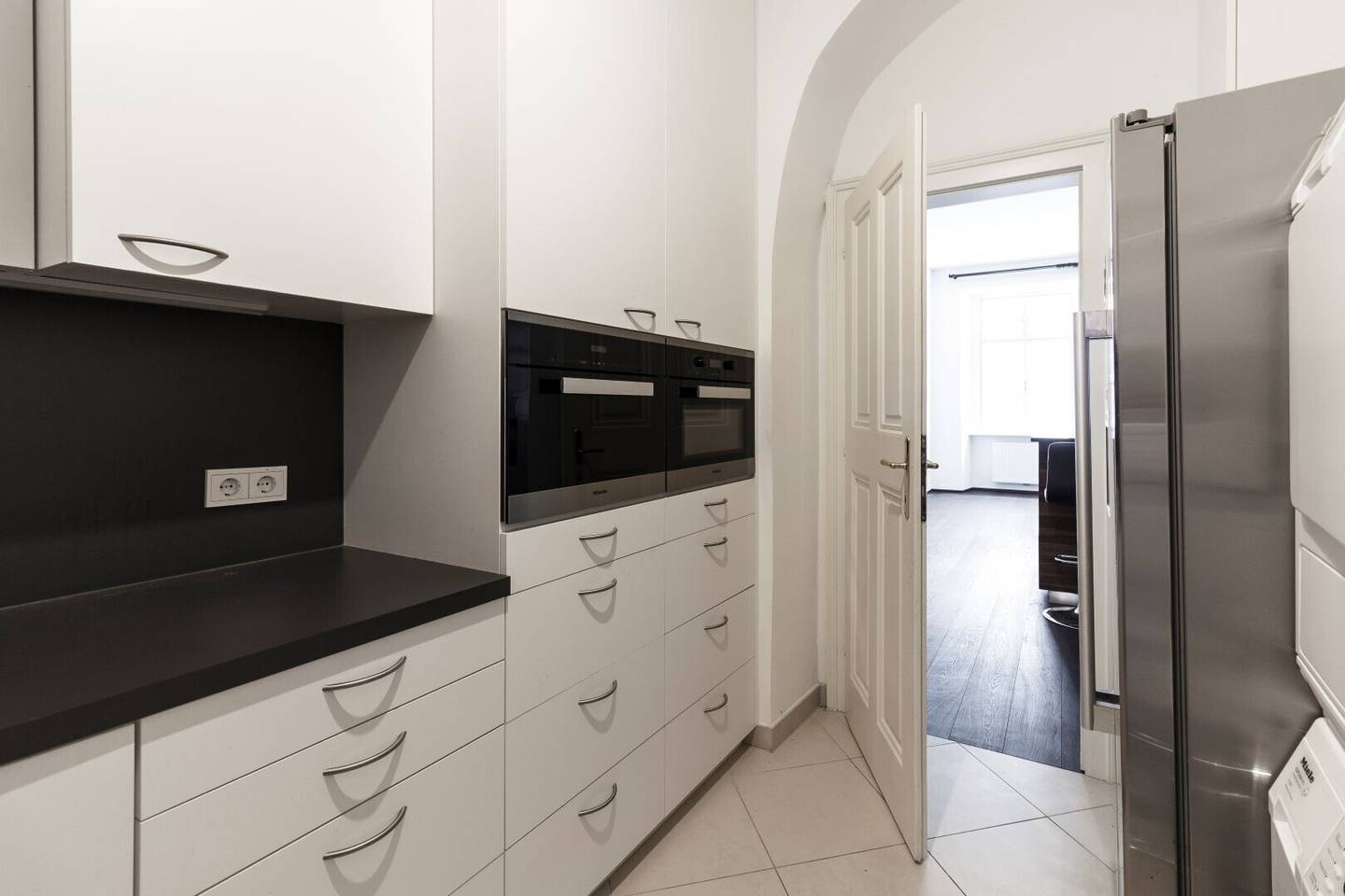 Elegant apartment on one floor in a quiet top location near Stephansplatz - Residential use Office Practice possible