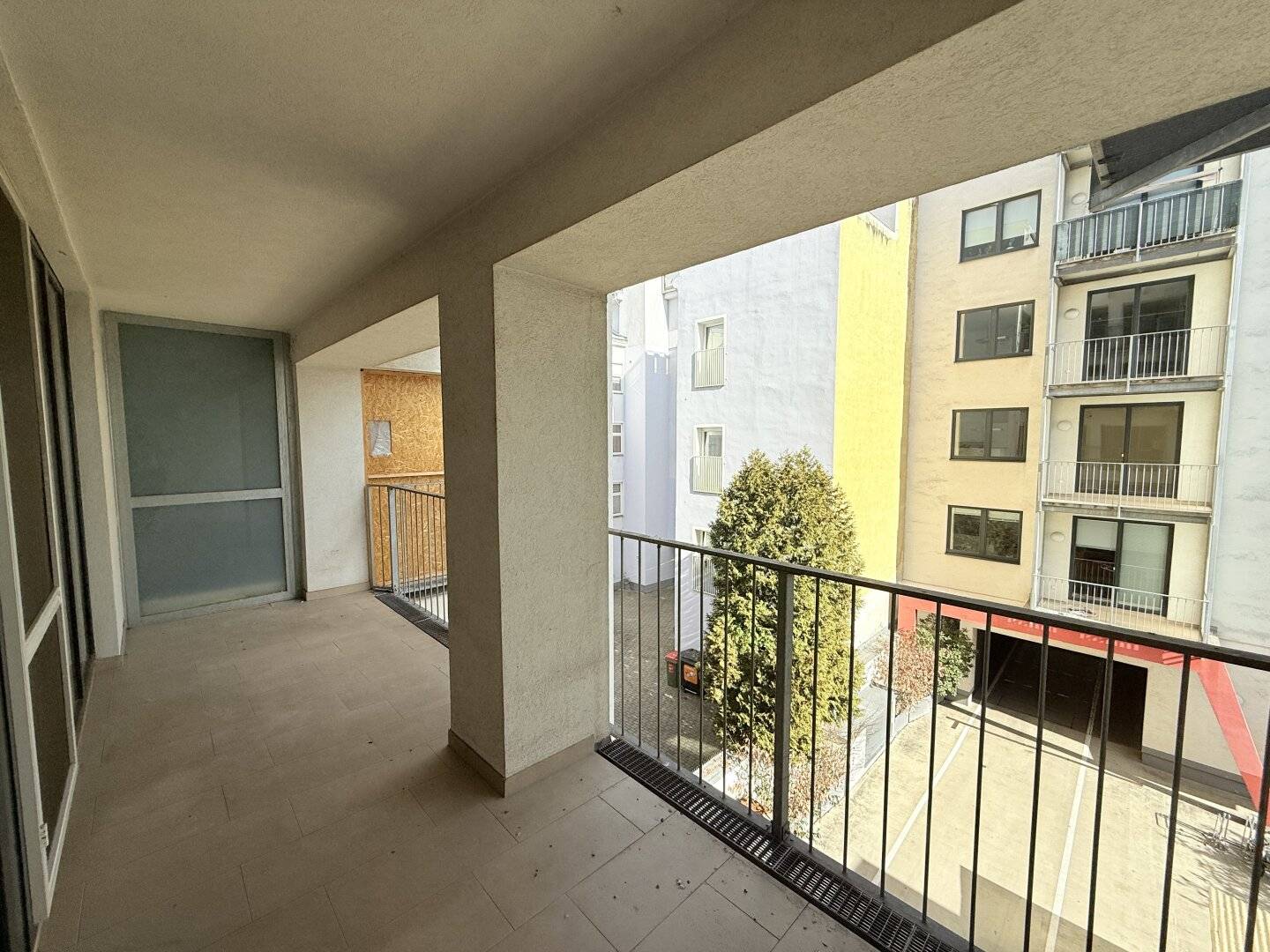 Wohnung mit Loggia in ruhiger Seitengasse