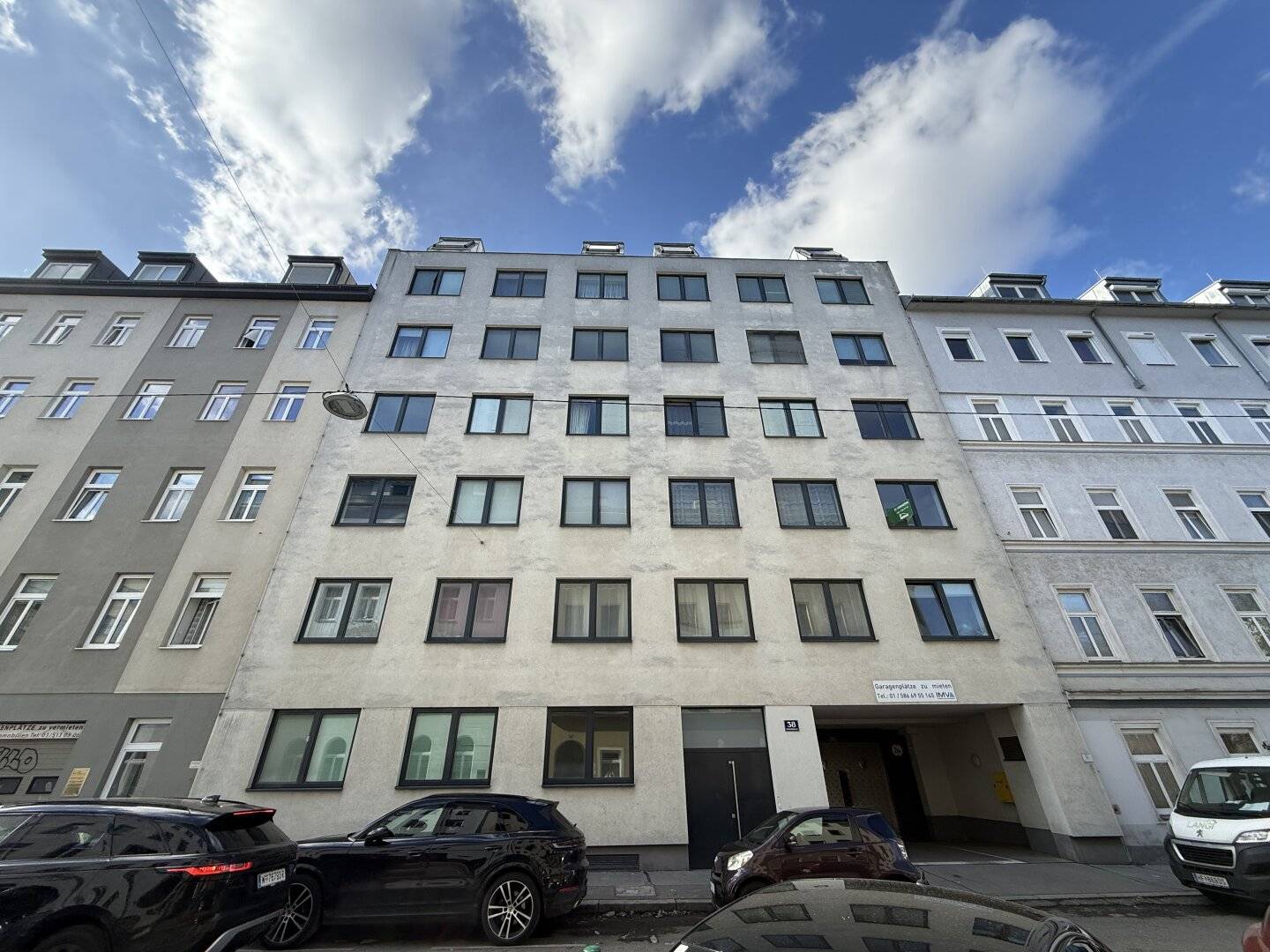 Apartment near U1 Keplerplatz large living room
