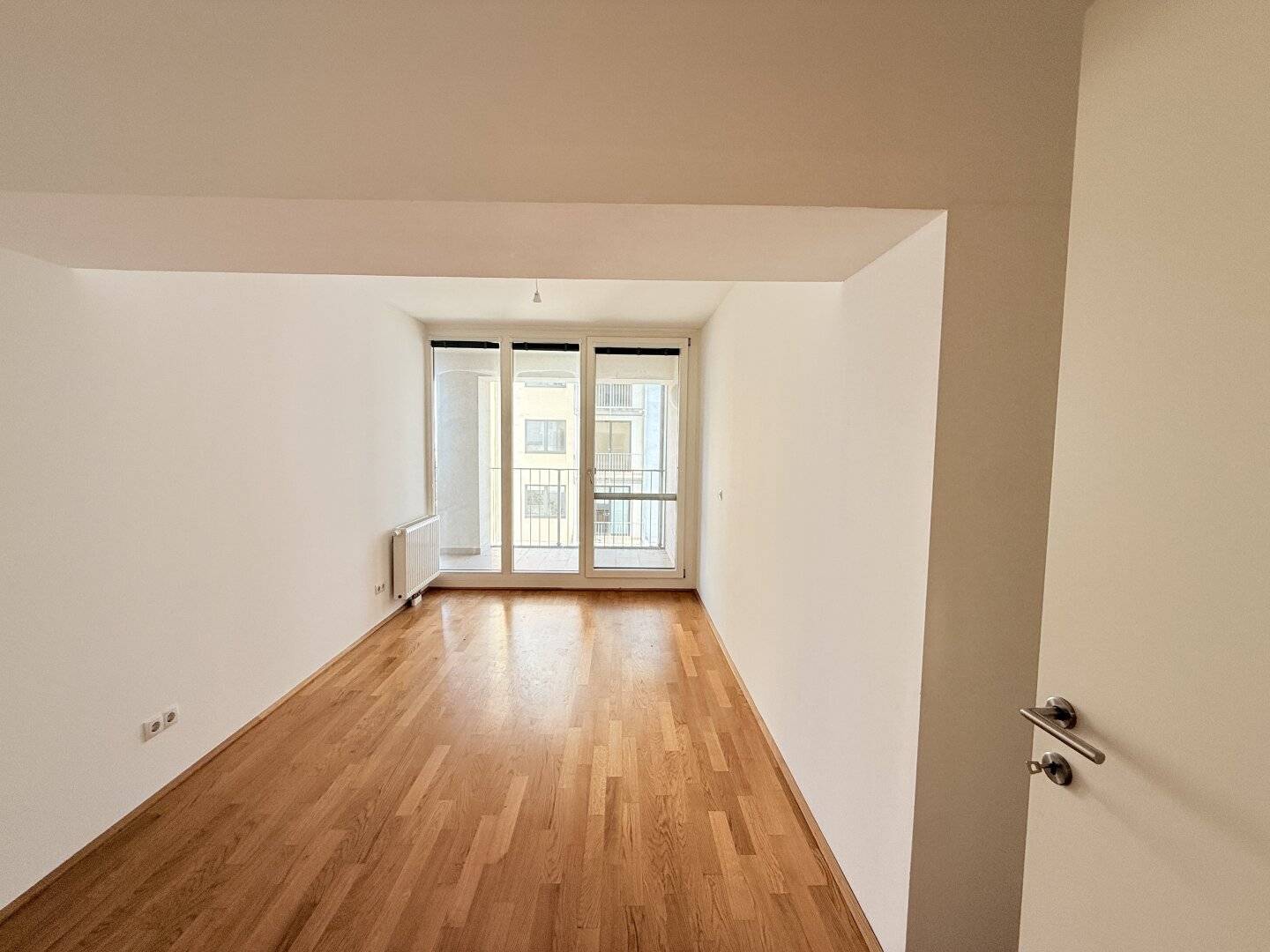 Wohnung nahe U1 Keplerplatz helles Wohnzimmer