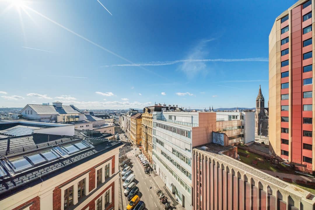 Dachgeschosswohnung mit privater Hofterrasse und Panoramablick