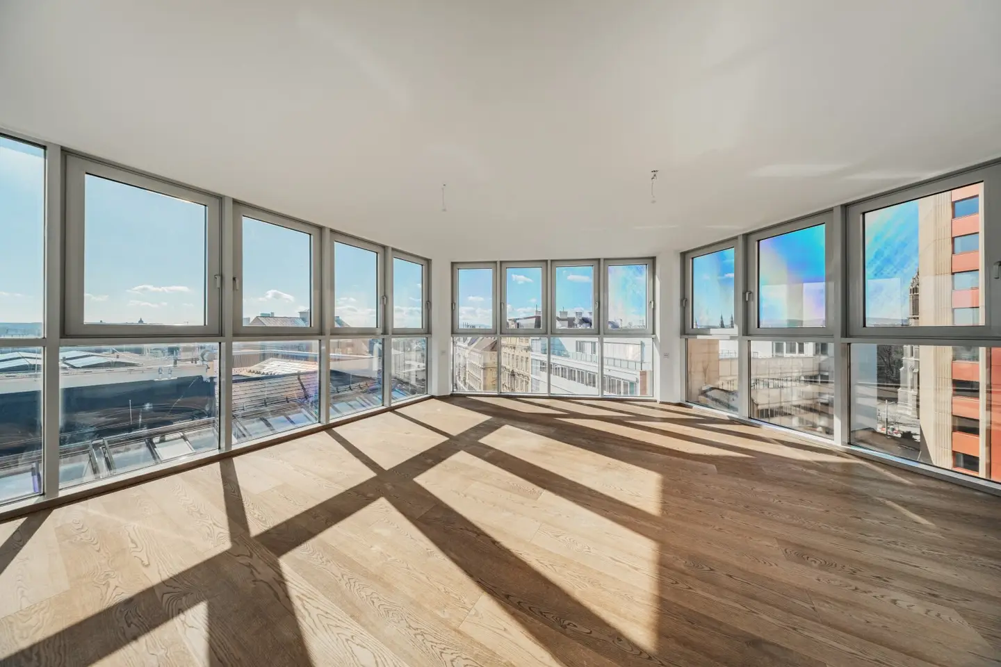 PANORAMA-JUWEL über der Stadt! Dachgeschoß-Maisonette mit Penthouse-Charakter