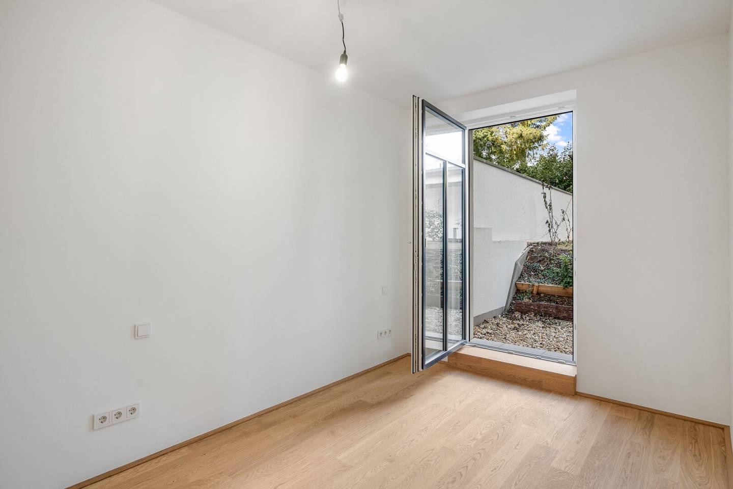 Apartment new build with garden access