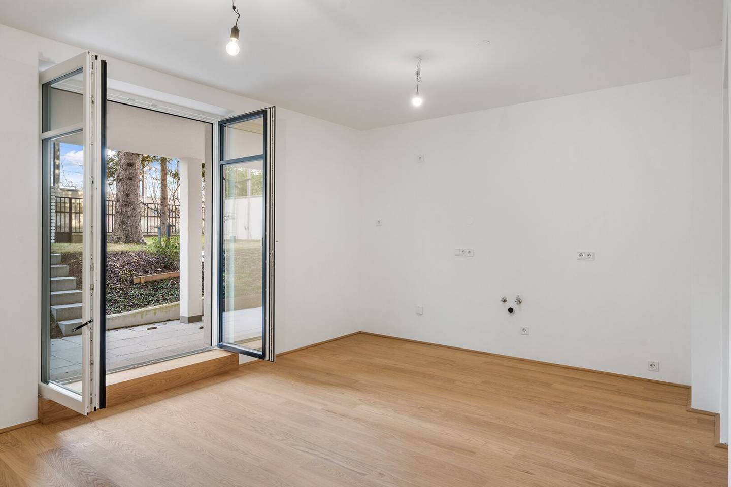 Apartment new build with garden access