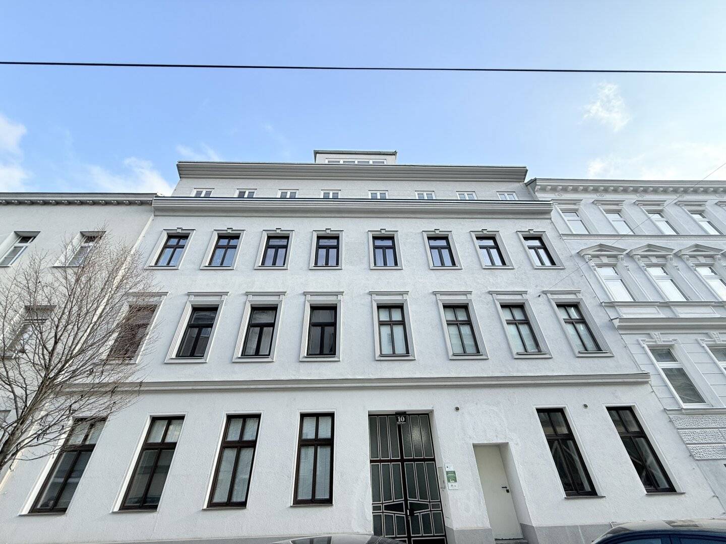 Dachgeschosswohnung mit großer Terrasse in ruhiger Seitenlage
