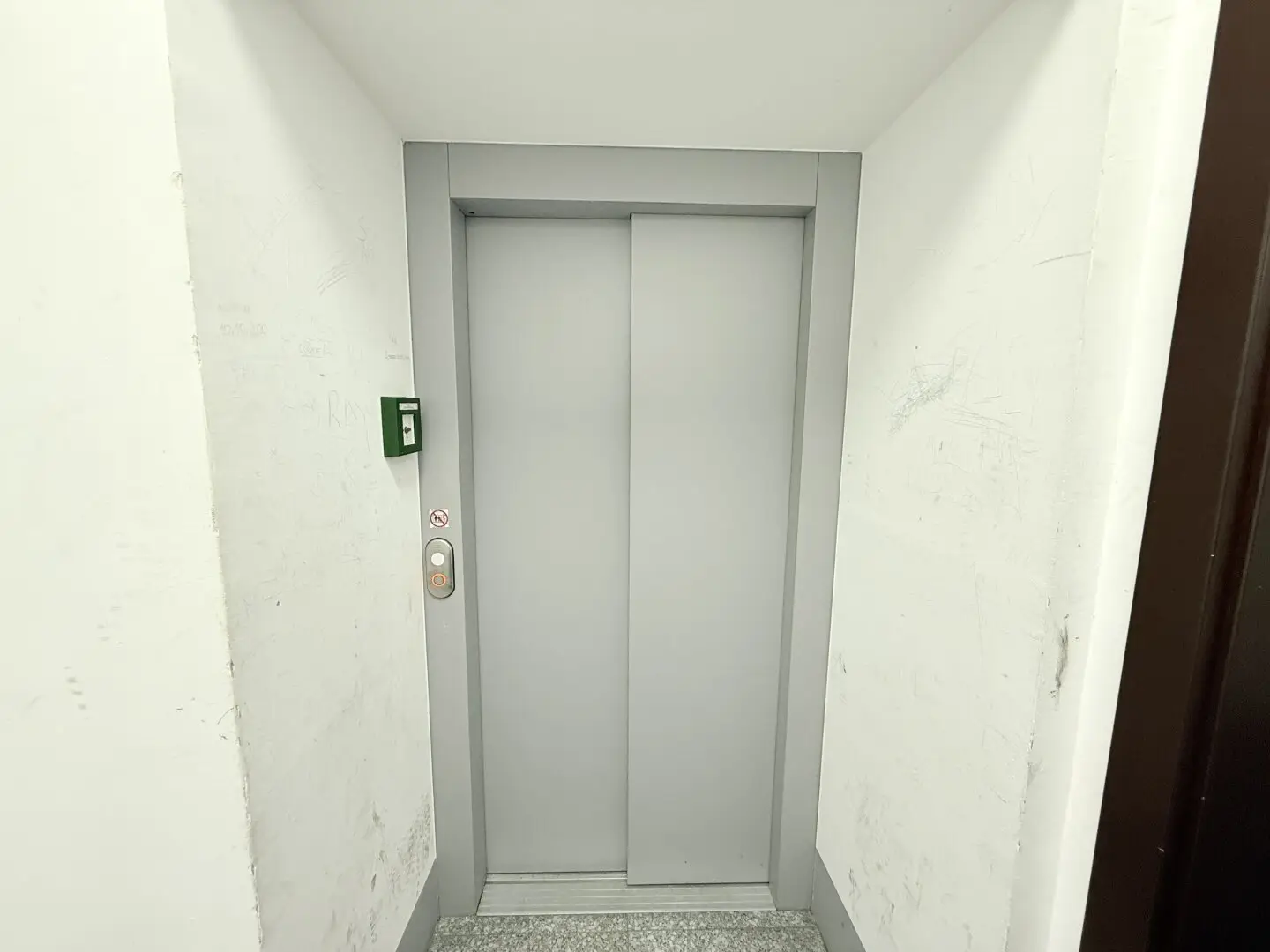Dachgeschosswohnung with large terrace in quiet side location