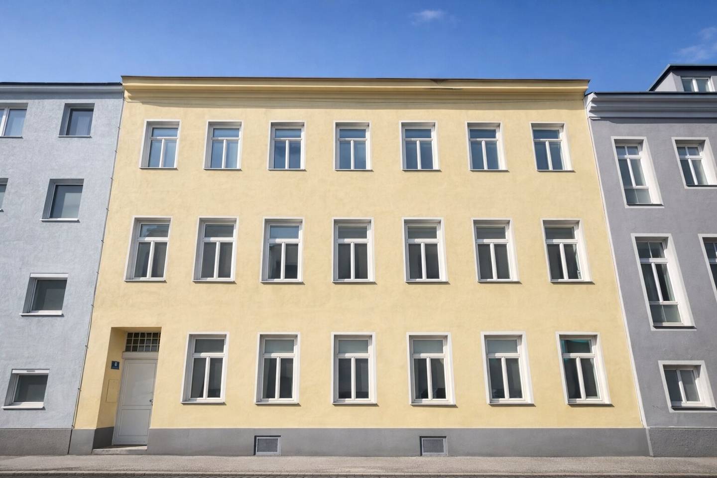 Bright historic apartment in a quiet side street