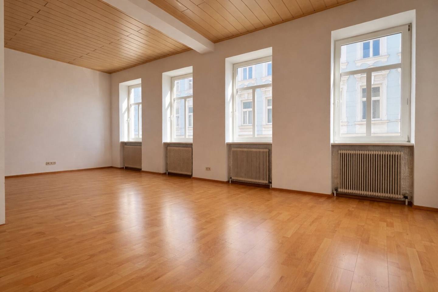 Sunny, move-in ready family apartment with numerous design possibilities