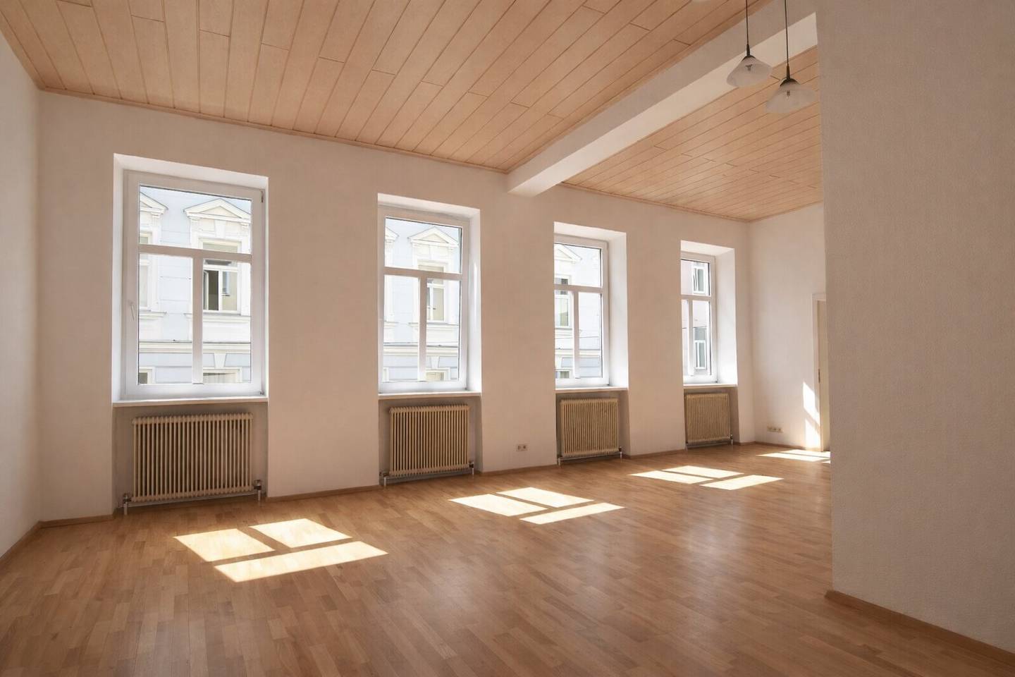 Sunny, move-in ready family apartment with numerous design possibilities