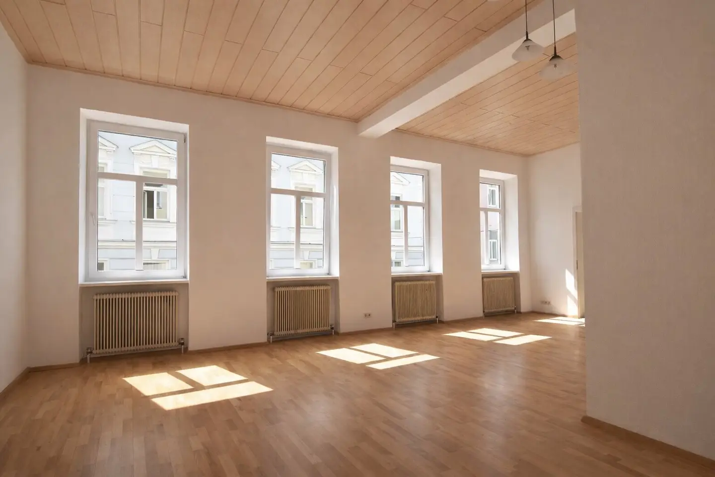 Bright historic apartment with flexible layout near Schönbrunn