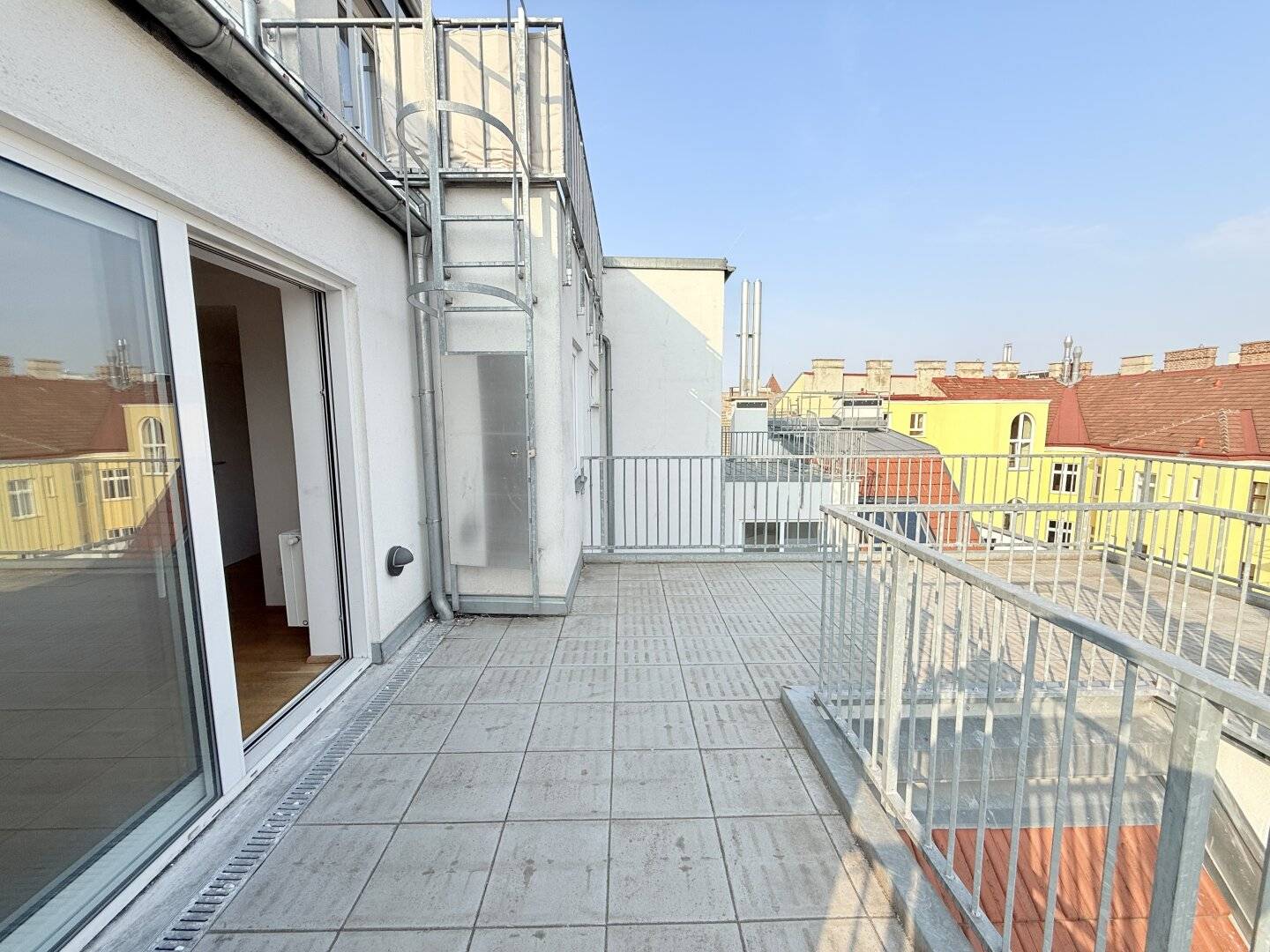 Dachgeschosswohnung mit Terrasse, Ottakring
