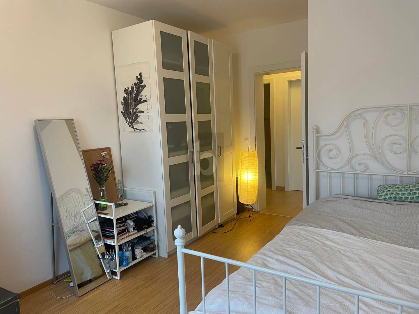Helle Wohnung mit Garten und zwei Parkplätzen