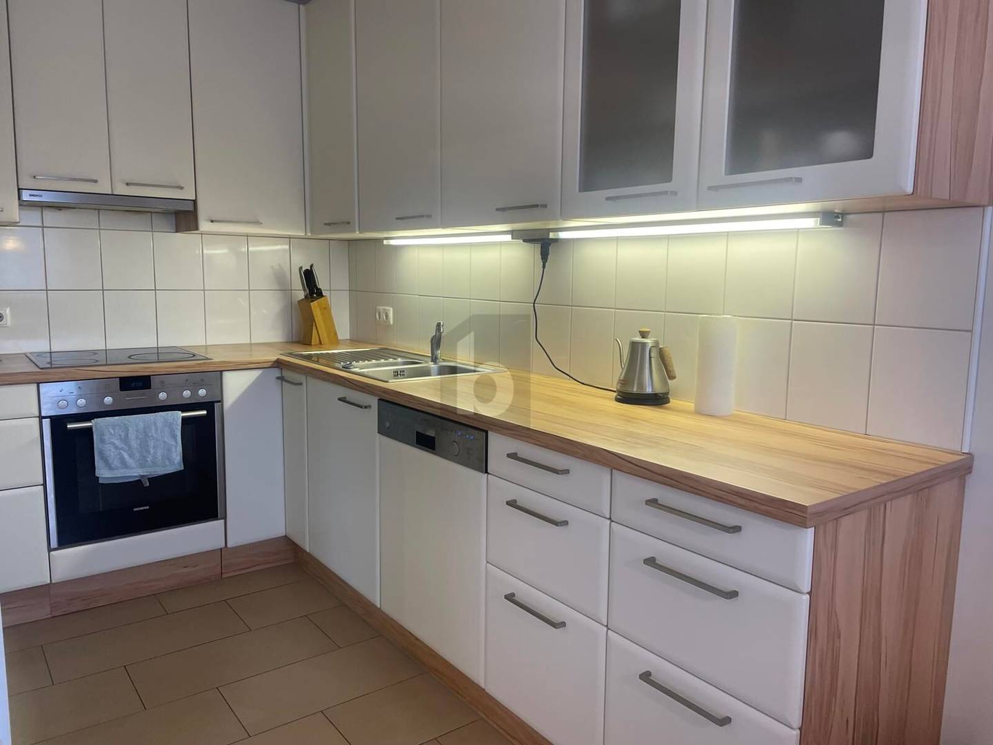 Helle Wohnung mit Garten und zwei Parkplätzen