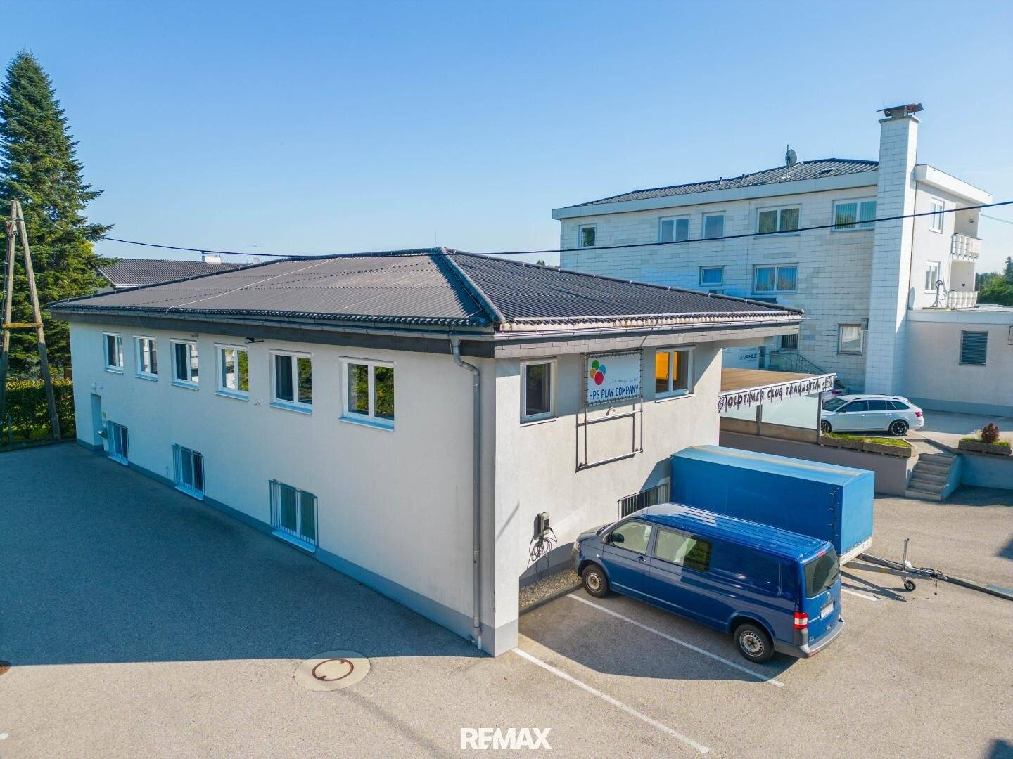 Commercial property with premium tenants and strong yield