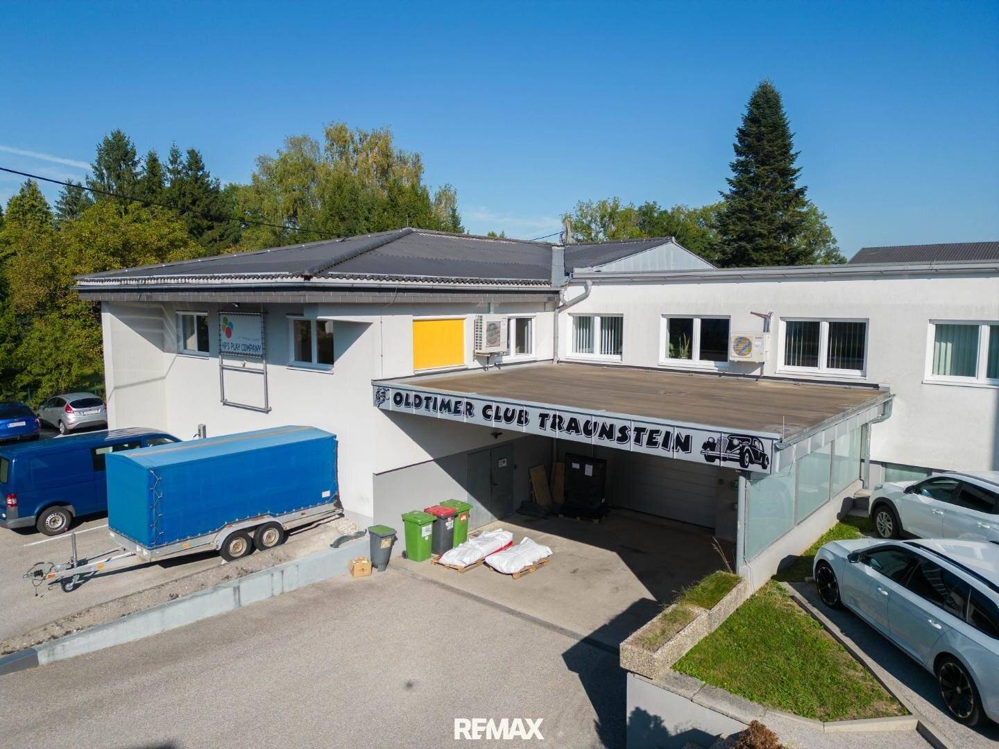 Commercial property with premium tenants and strong yield