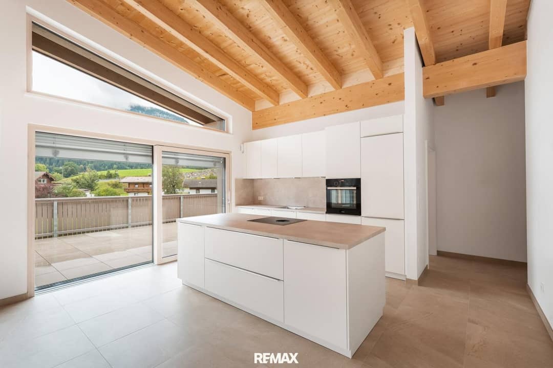 Penthouse mit großzügiger Terrasse und Bergblick