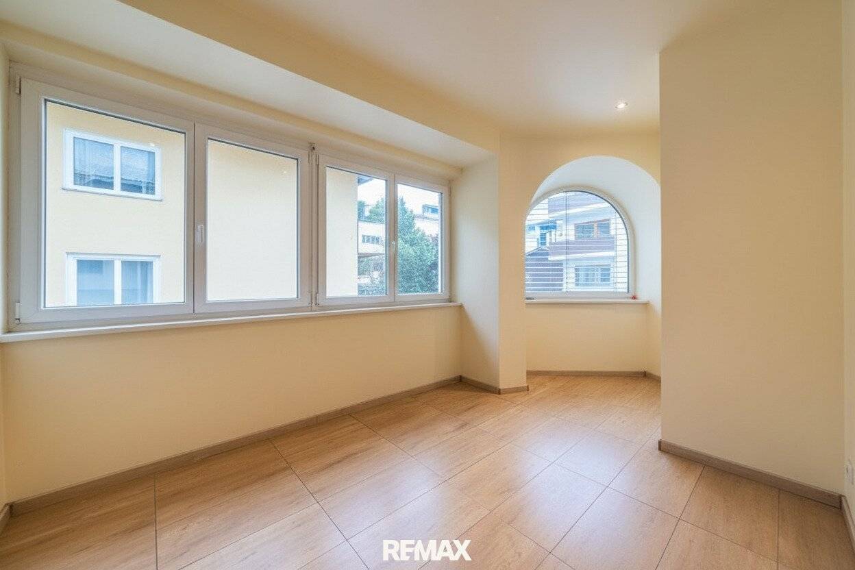 Apartment in the center with lift and four rooms