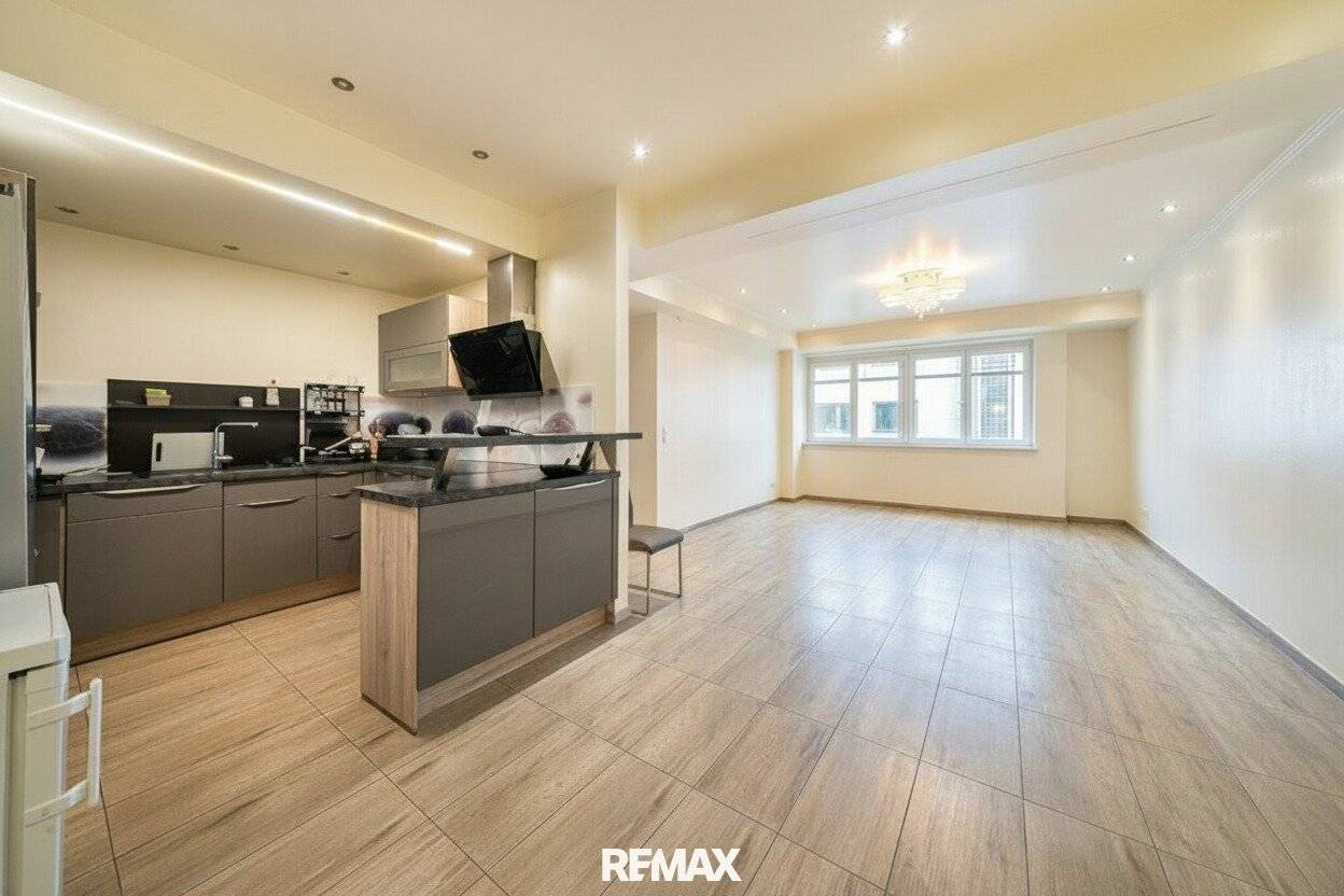 Apartment in the center with lift and four rooms
