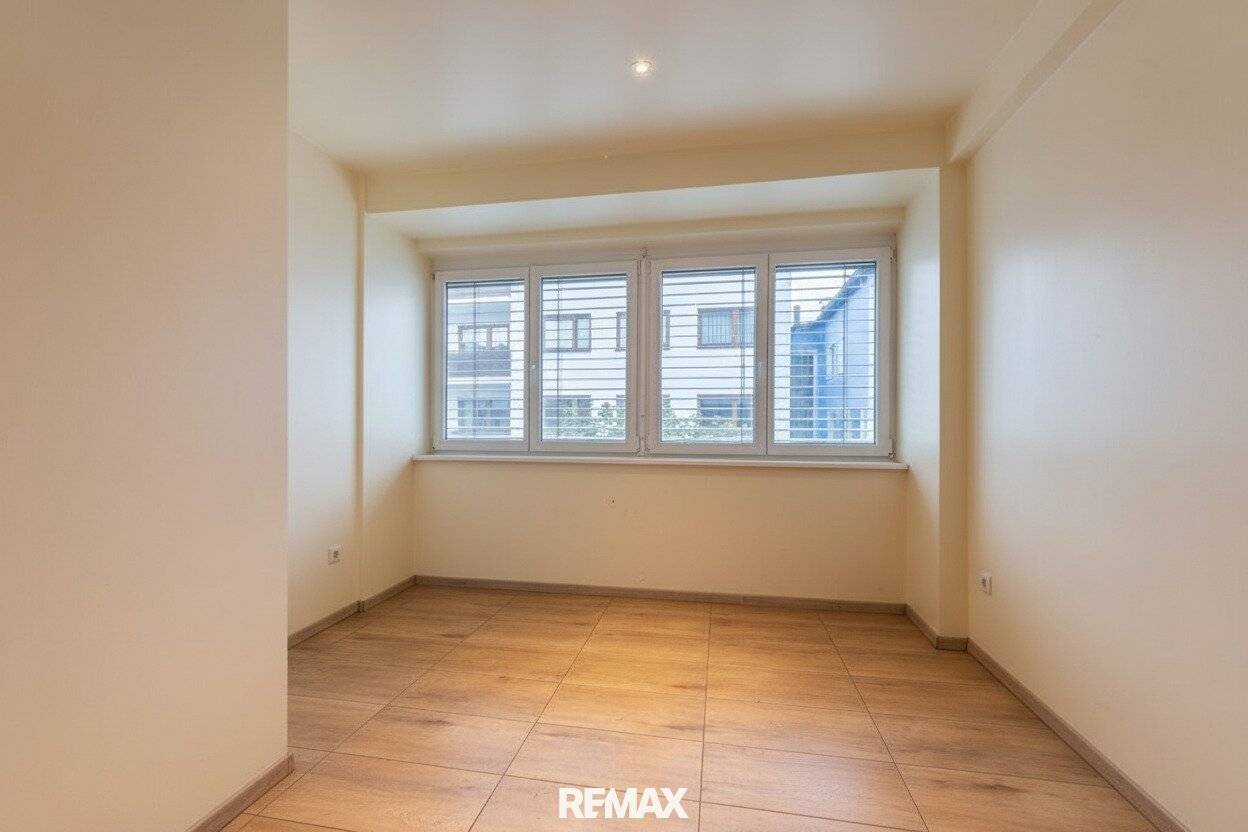 Apartment in the center with lift and four rooms