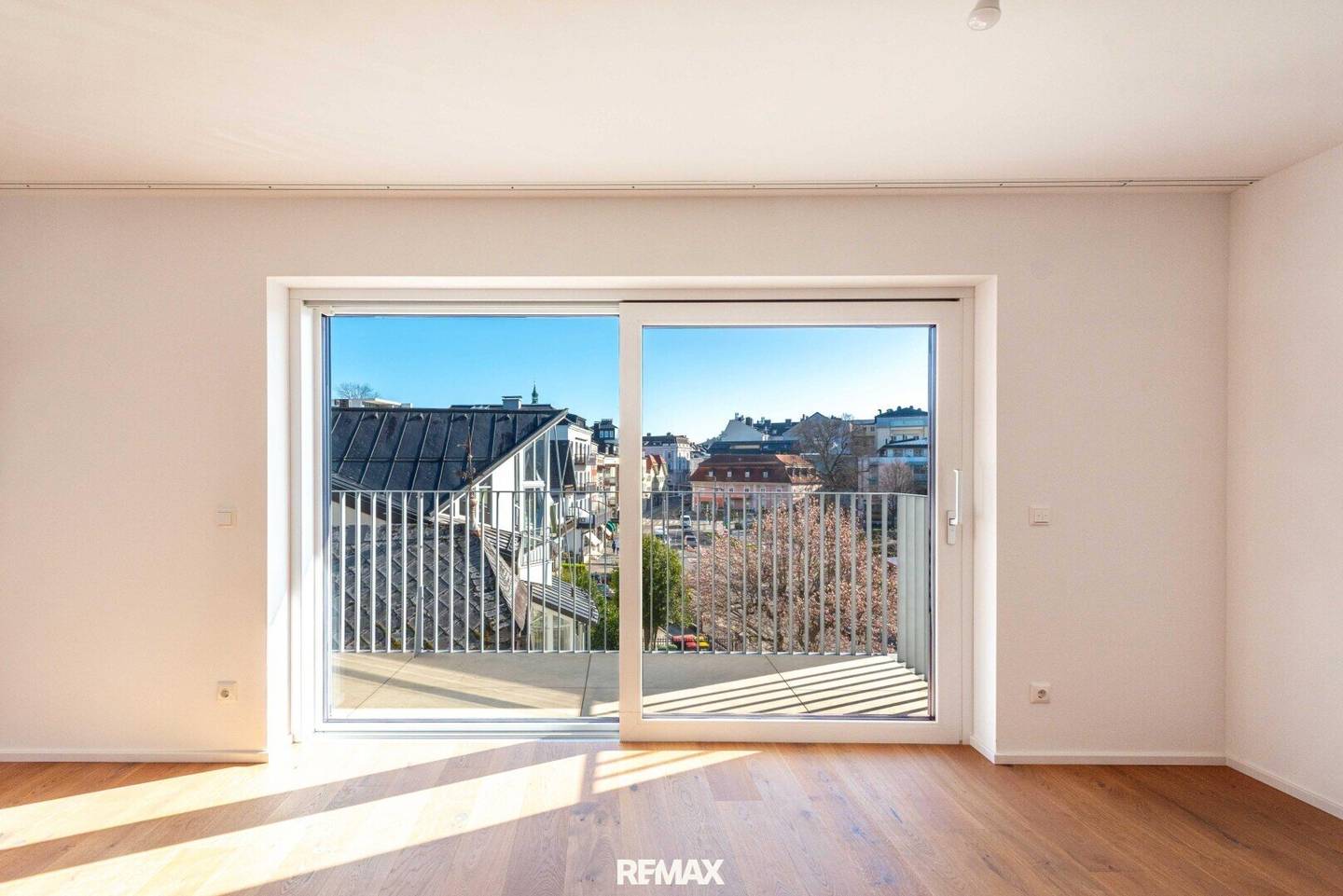 Wohnung with lake view first occupancy in town