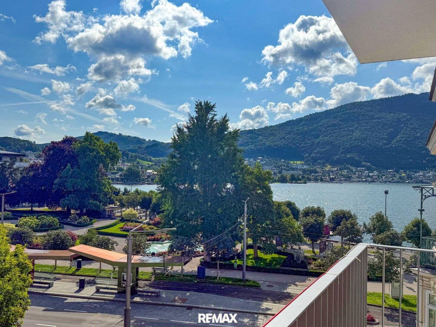 Wohnung with lake view first occupancy in town