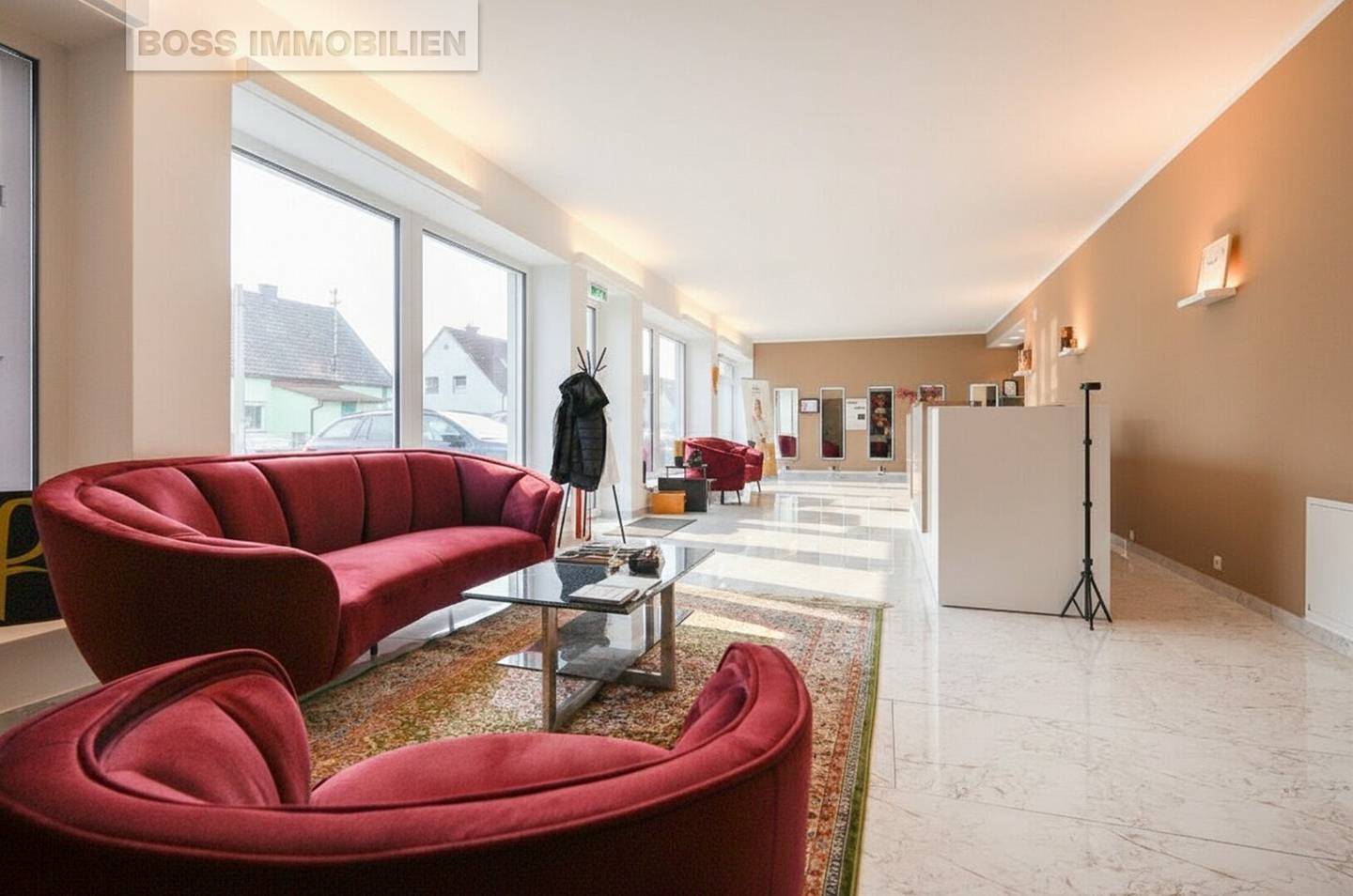 Commercial Space 133m² Traun GF +6 Parking