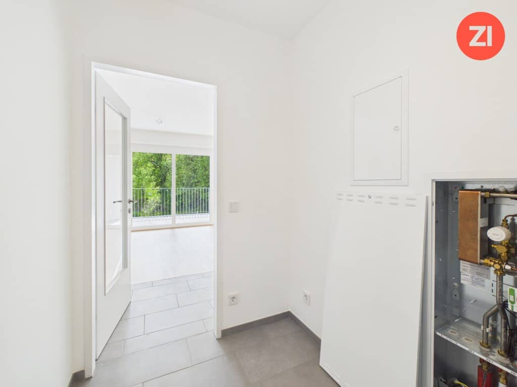 Top floor apartment first occupancy with underground parking loggia