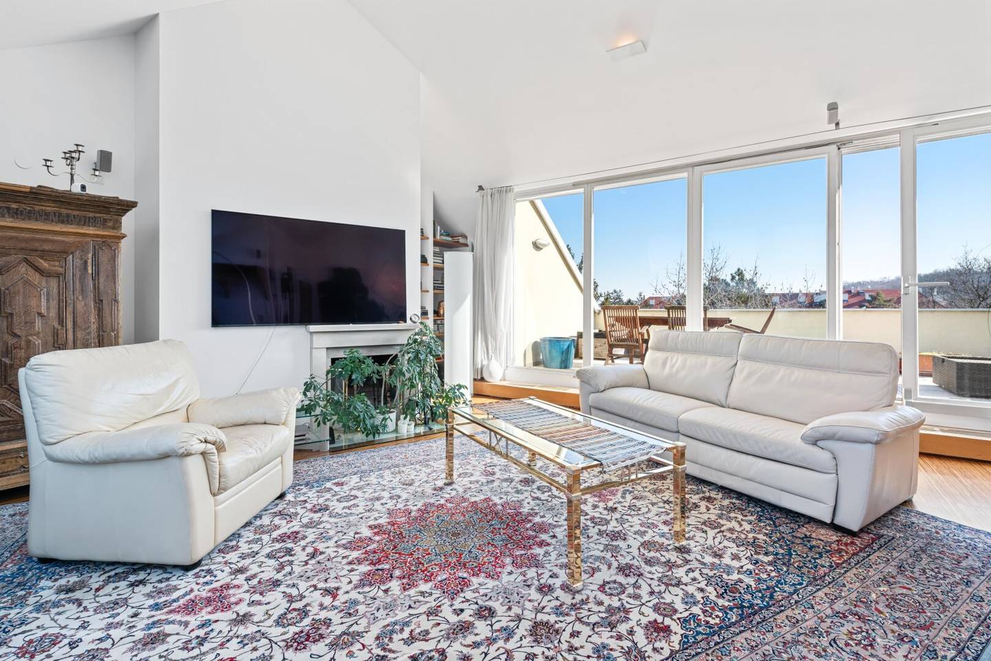 Maisonette terrace view lift access