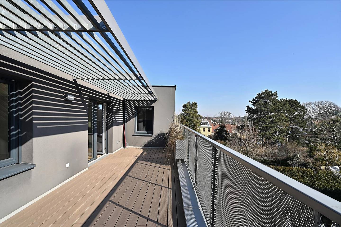 Top floor apartment with terrace and garage