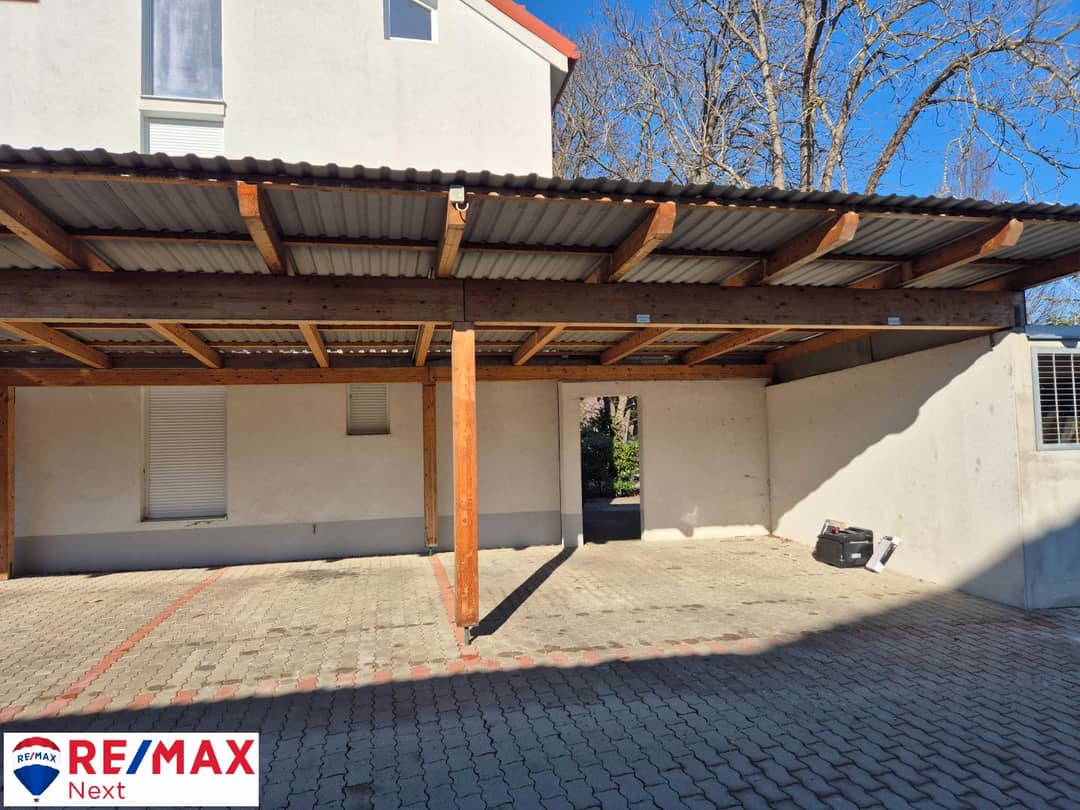 Covered Carport in Ebreichsdorf