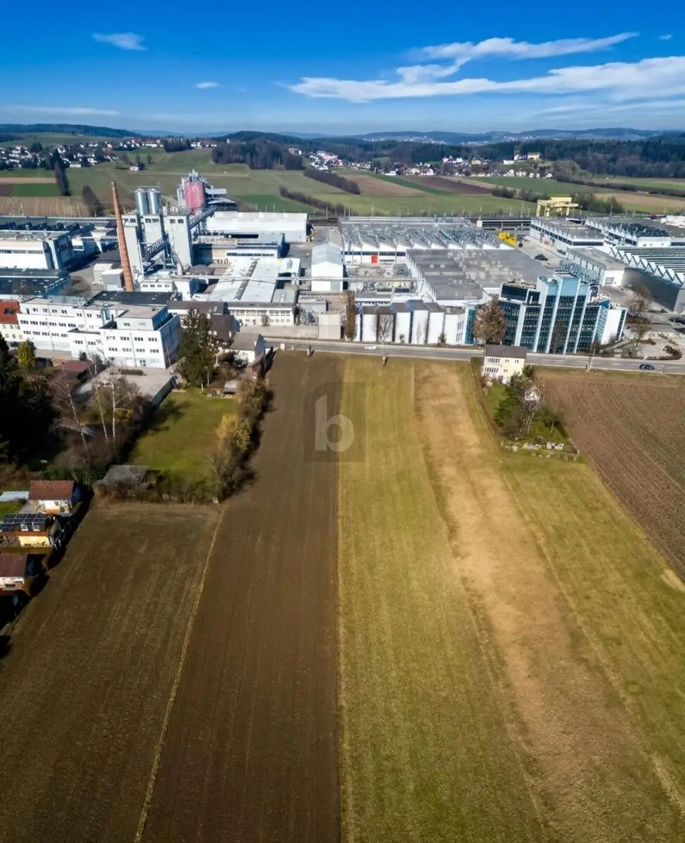 Anlegerwohnung with direct B1 access and contiguous land package