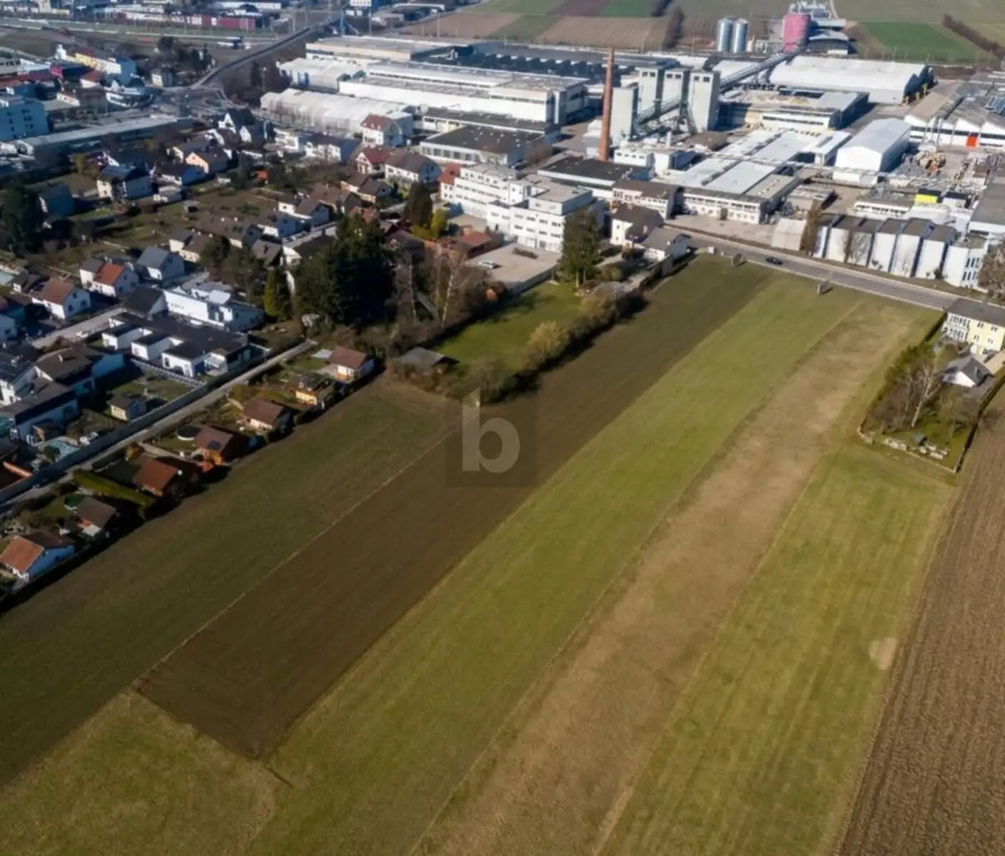 Anlegerwohnung with direct B1 access and contiguous land package