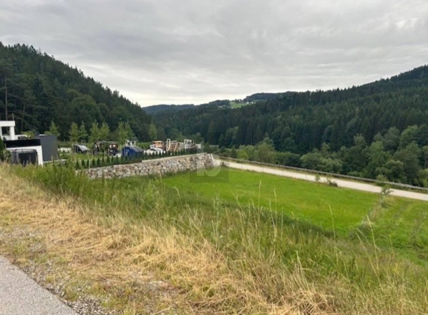 Sonnige Hanglage und Natur vor der Tür Familienwohnung