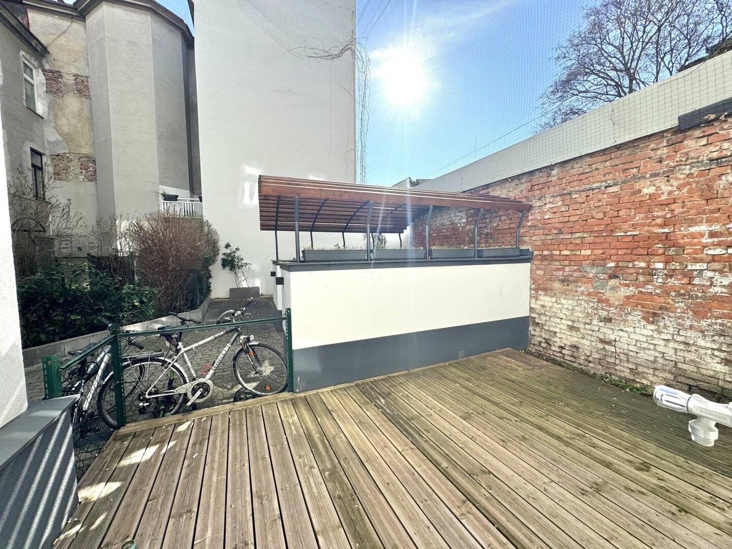 3 room apartment with courtyard facing garden near U6 Michelbeuern AKH