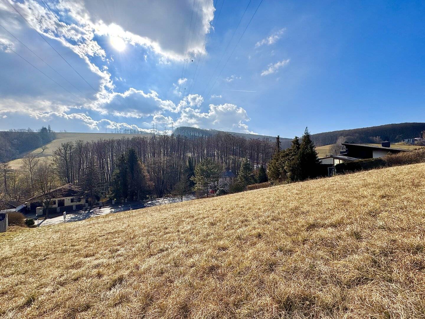 BUILDING PERMIT GRANTED! 2 RESIDENTIAL UNITS POSSIBLE | TERRACES, GARDENS, PARKING SPACES | approx. 15 MINUTES BY CAR FROM VIENNA | GREEN SURROUNDINGS