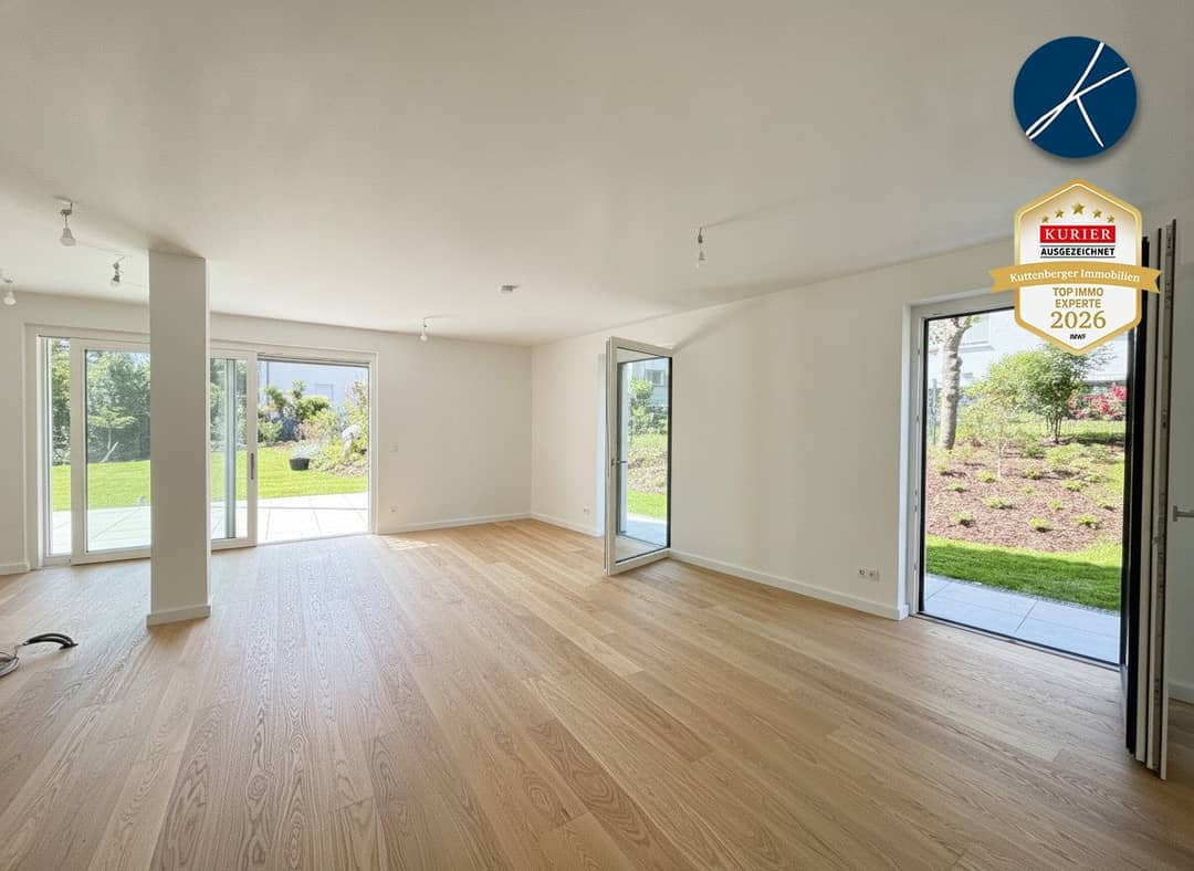 Wohnzimmer mit Ausgang zu Terrasse und Garten