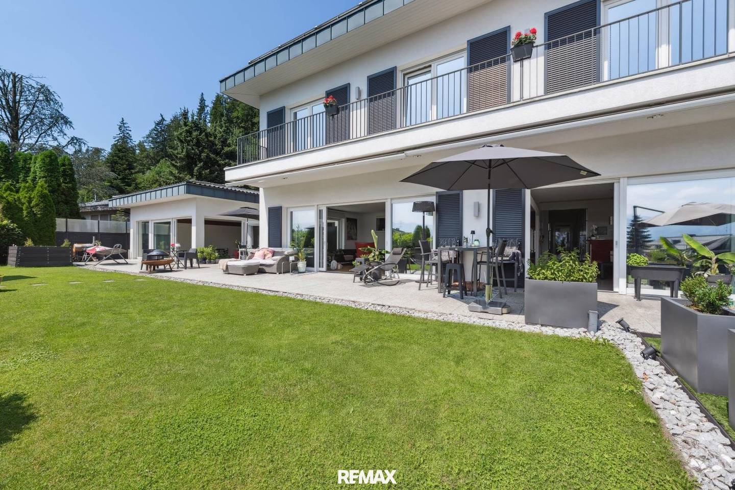 Luxury villa with lake view in Altmünster