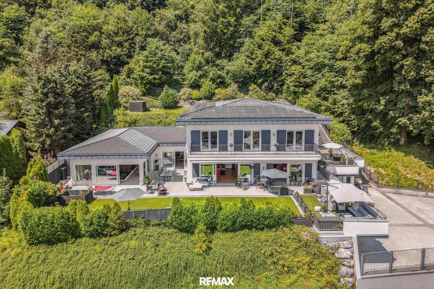 Luxury villa with lake view in Altmünster