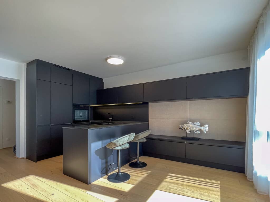 Ground floor apartment with garden and underground parking spaces