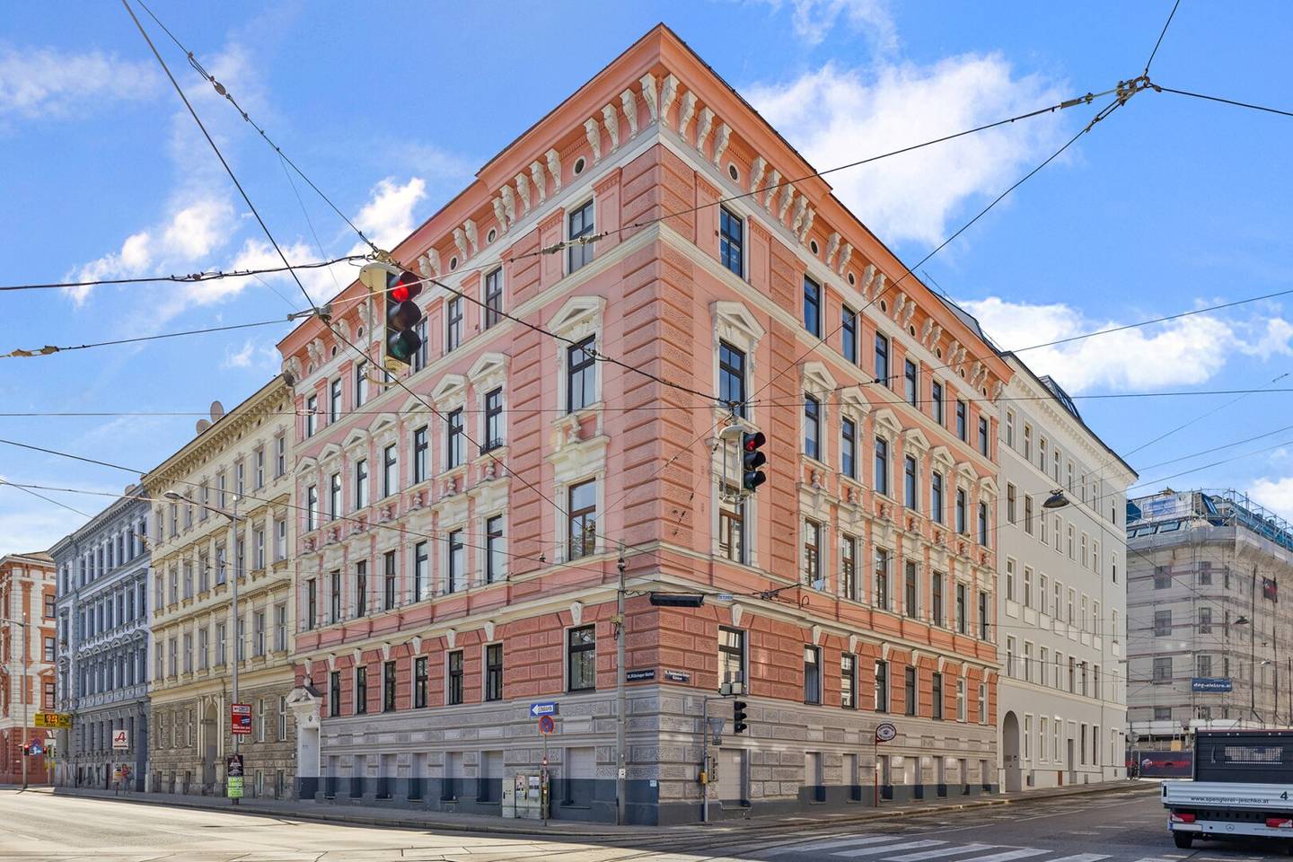 Apartment in a historic corner house near Währinger Park