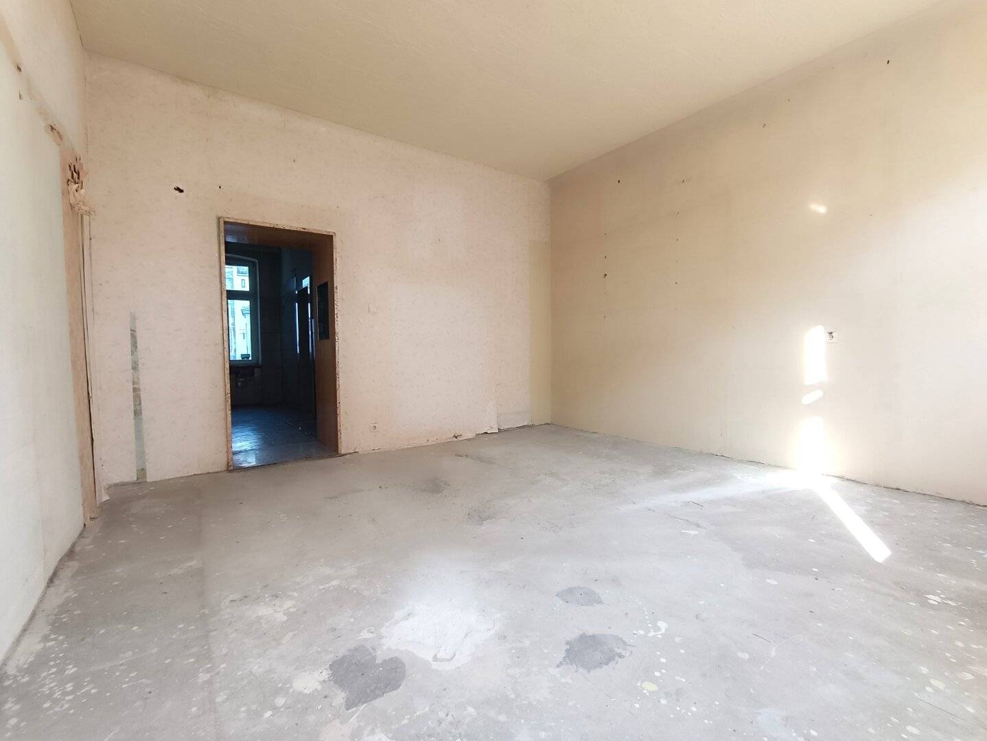 Wohnung Altbau mit hohen Decken nahe der U3