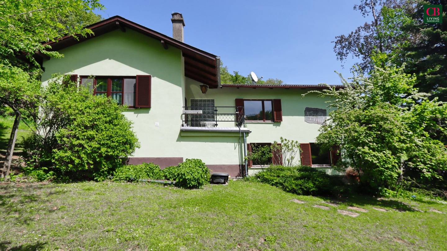 Family Home in Green Setting